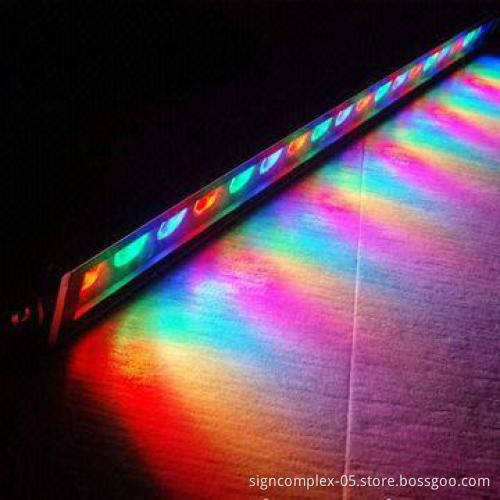 RGB LED Wall Washer with 18W Rated Power, 24V DC Voltage and 42°C Working Temperature